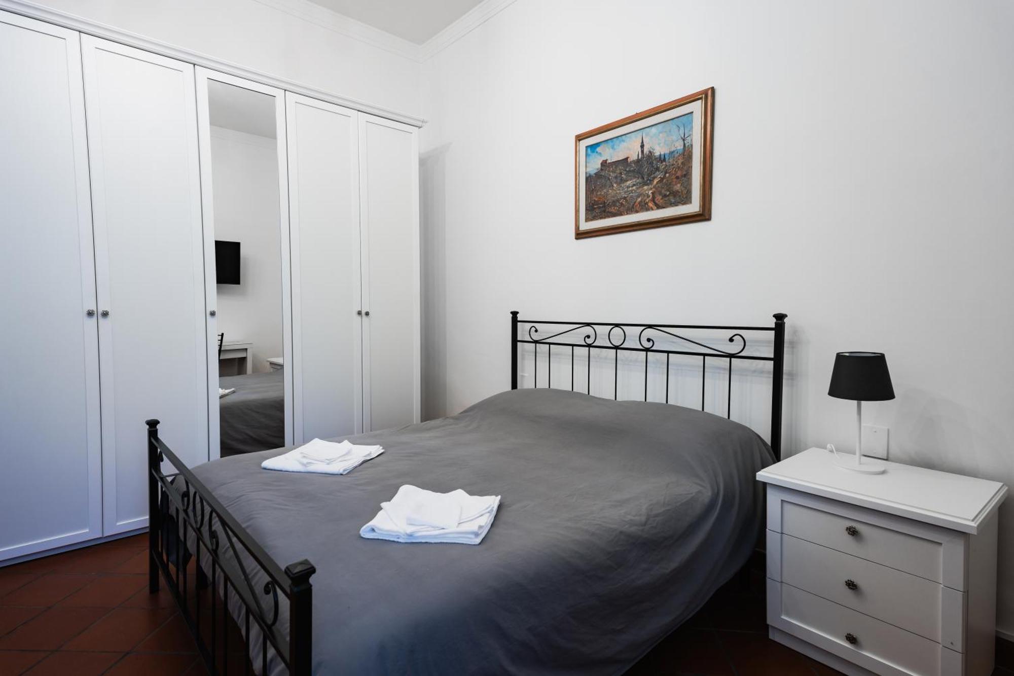 Charming With Exclusive Courtyard In Center Of Apartamento Florencia