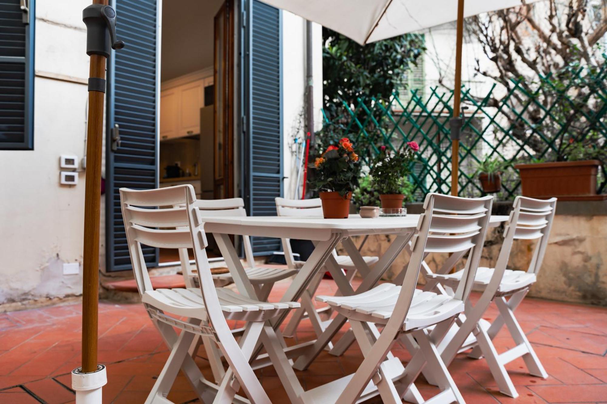 Charming With Exclusive Courtyard In Center Of Apartamento Florencia
