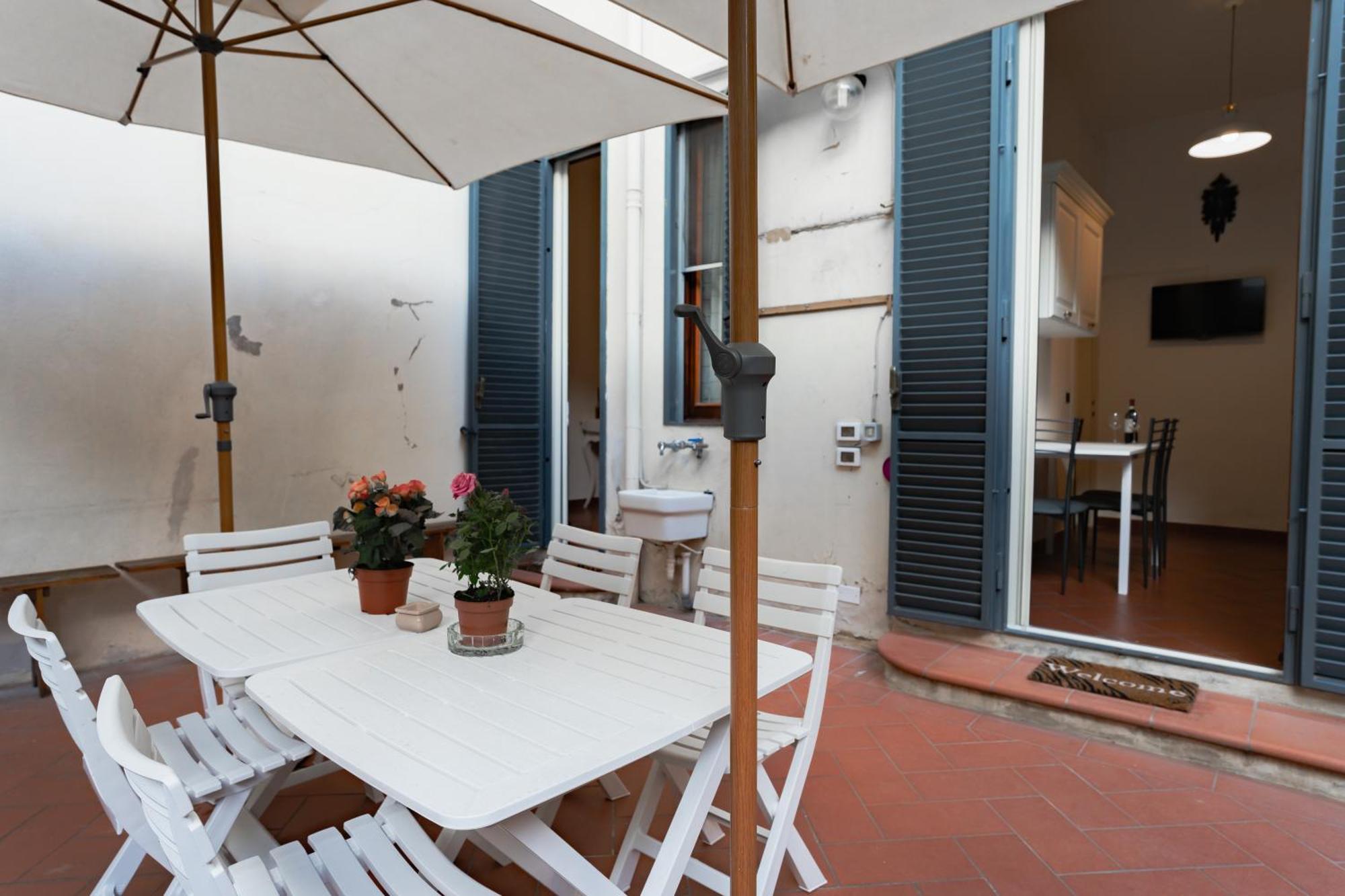 Charming With Exclusive Courtyard In Center Of Florencia