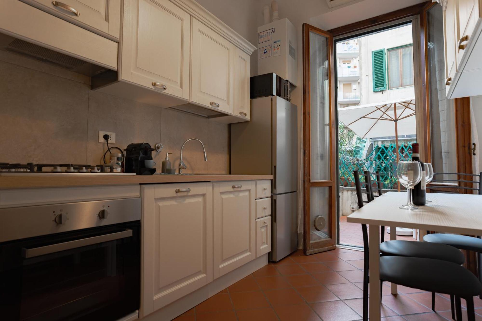 Charming With Exclusive Courtyard In Center Of Apartamento *