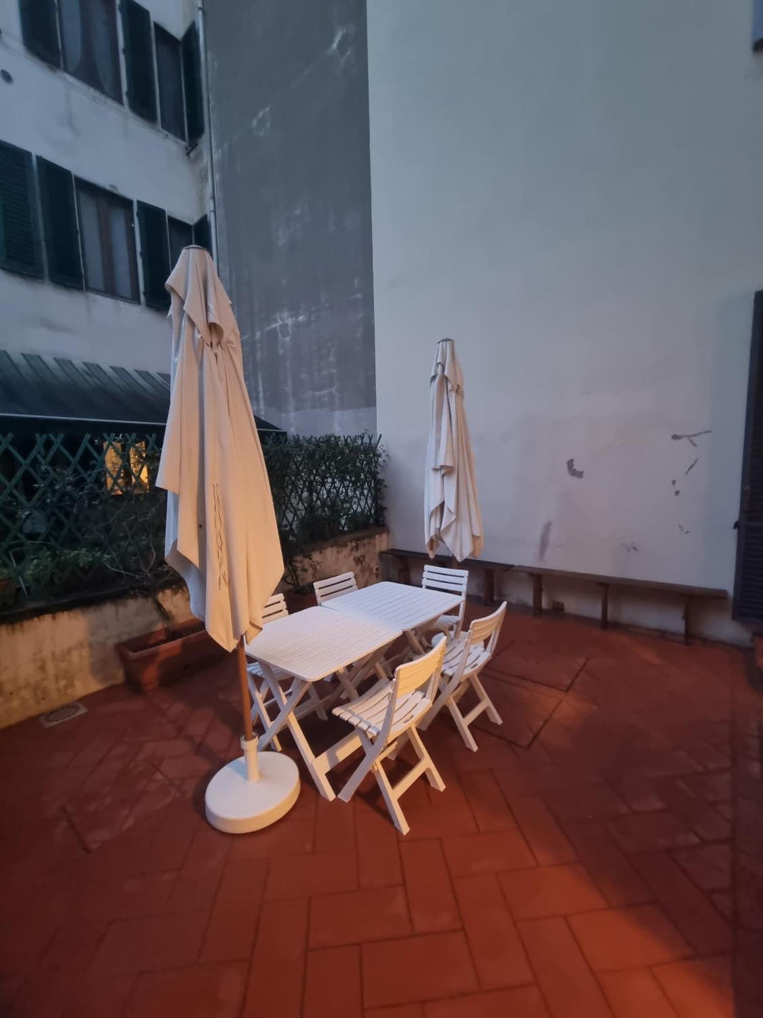 Charming With Exclusive Courtyard In Center Of Apartamento